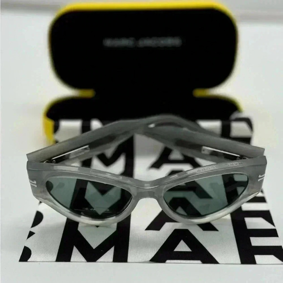 Brand New with Case, Marc Jacob’s Sunglasses - Picture 4 of 9